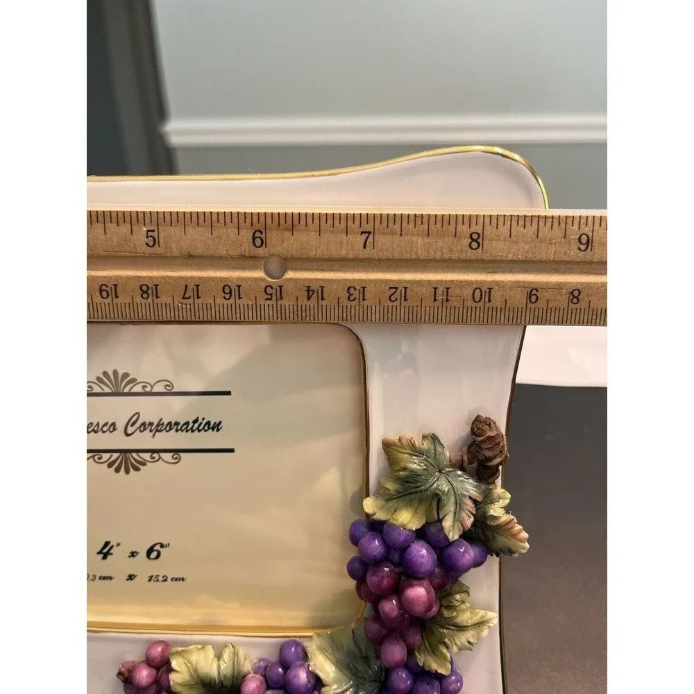 New ~ A Richesco 4x6 Ceramic Picture Picture Frame with Applied Grapes